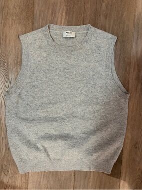 Aritzia Light Heather Gray Sleeveless Crewneck Sweater Vest